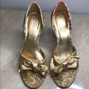 Aldo limited addition runway heel in printed gold